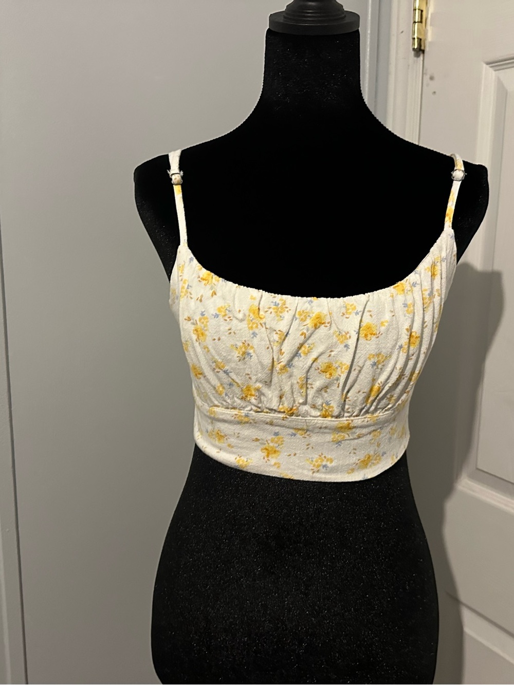 White Floral Cropped Cami Top with Yellow Print size M